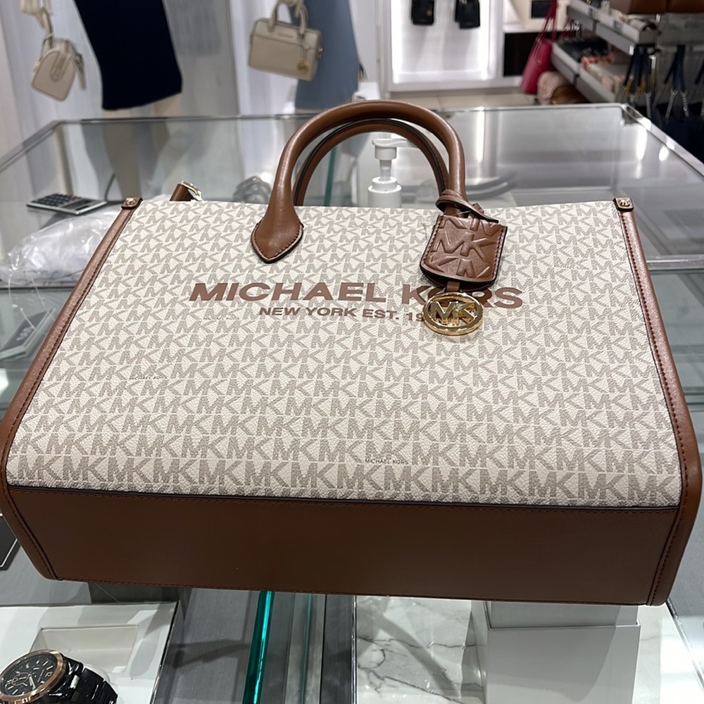 Michael Kors "Mirella" MD EW Tote Vanilla Shoulder Tote
35F2G7ZT2B - NWT - Picture 11 of 16
